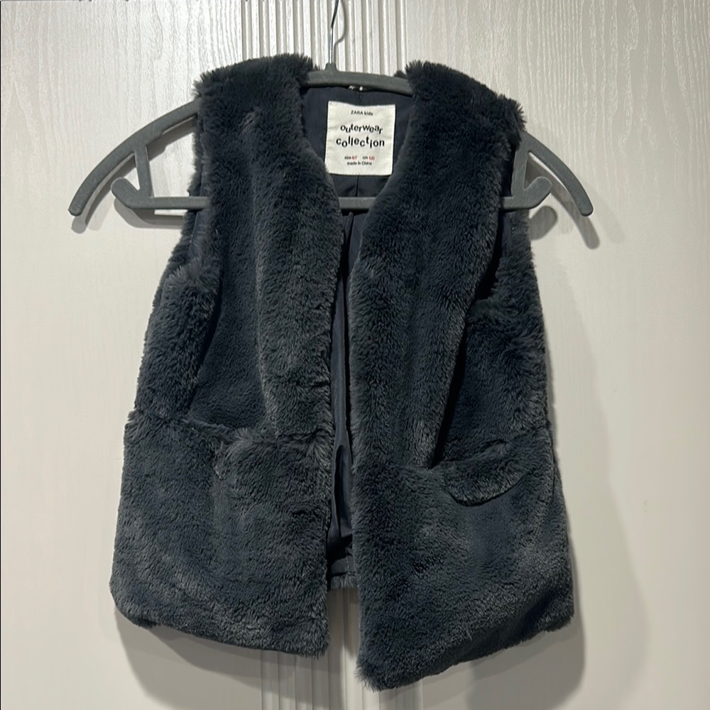 Zara Dark Gray Faux Fur Kids Vest sz 6/7